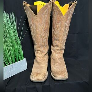 #1824. Justin Men's Distressed Square Toe Cognac Boots w/Embroidery 8B (Narrow)